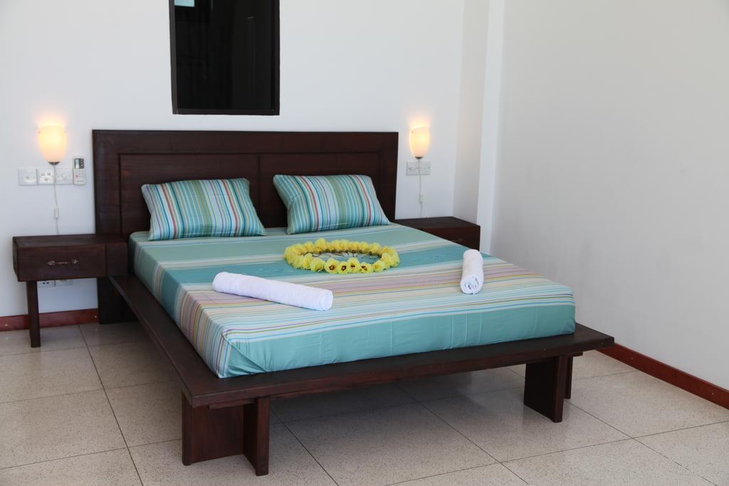 Aqua Marine Beach Resort Pasikuda Rum bild