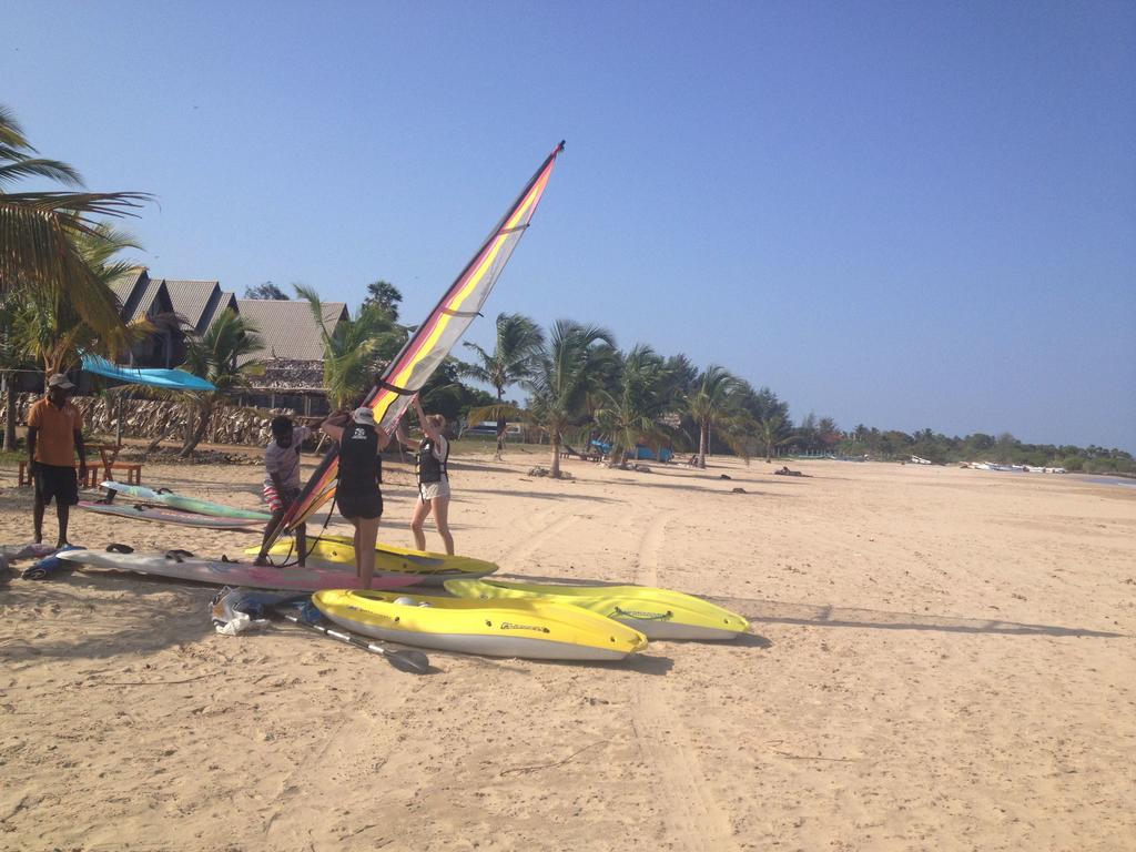 Aqua Marine Beach Resort Pasikuda Rum bild